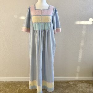 Saybury Seersucker House Dress Small Pastel Blue Smocked Vintage Details Pockets
